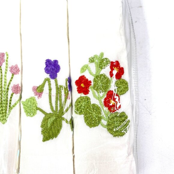 Leilas Linens Floral Placemats and Napkins Embroidered Set of 4 - Picture 5 of 7